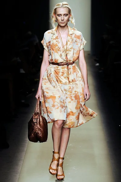 Look 18